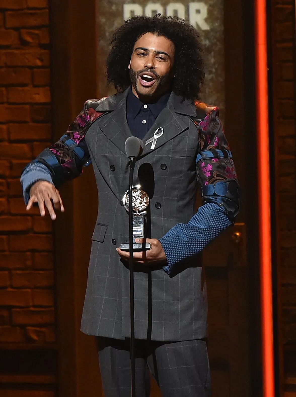 Daveed diggs. Дэвид диггс. daveed diggs with ponytail.