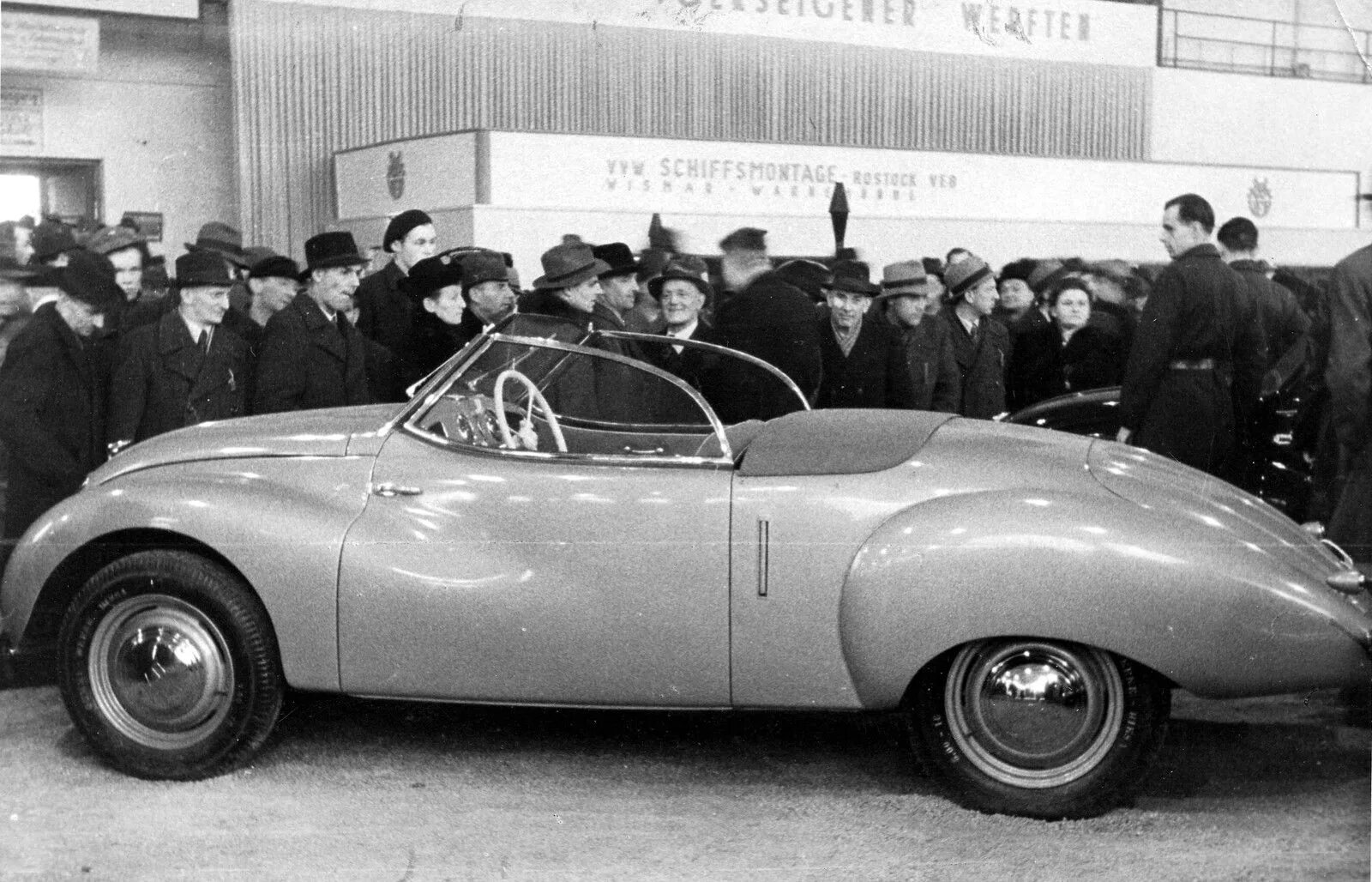 Гдр прототип нечаева. DKW f9. IFA f9. Car IFA-f9 1954. DKW f9 Prototype 1939 салон.