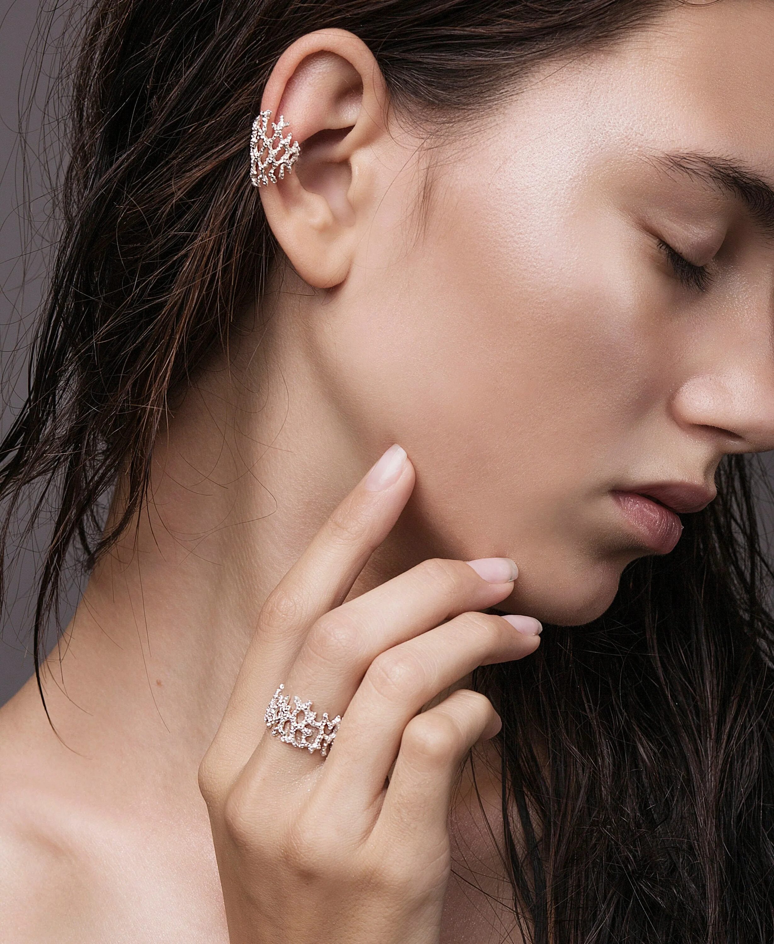 Как одеть серьги. Необычные серьги. серьги каффы фото. кафф на мочку. h&amp;m каффы.