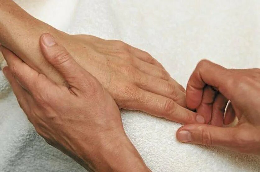 массаж при артрите. массаж при заболеваниях суставов. массаж при артрите. методика массажа при артрозе коленного сустава. массаж коленного сустава.