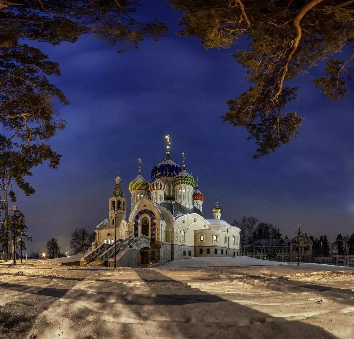 Храм в Переделкино. Красивый храм в Переделкино. Переделкино Москва. Храм Святого Игоря Черниговского, Переделкино, Москва. Самые красивые православные