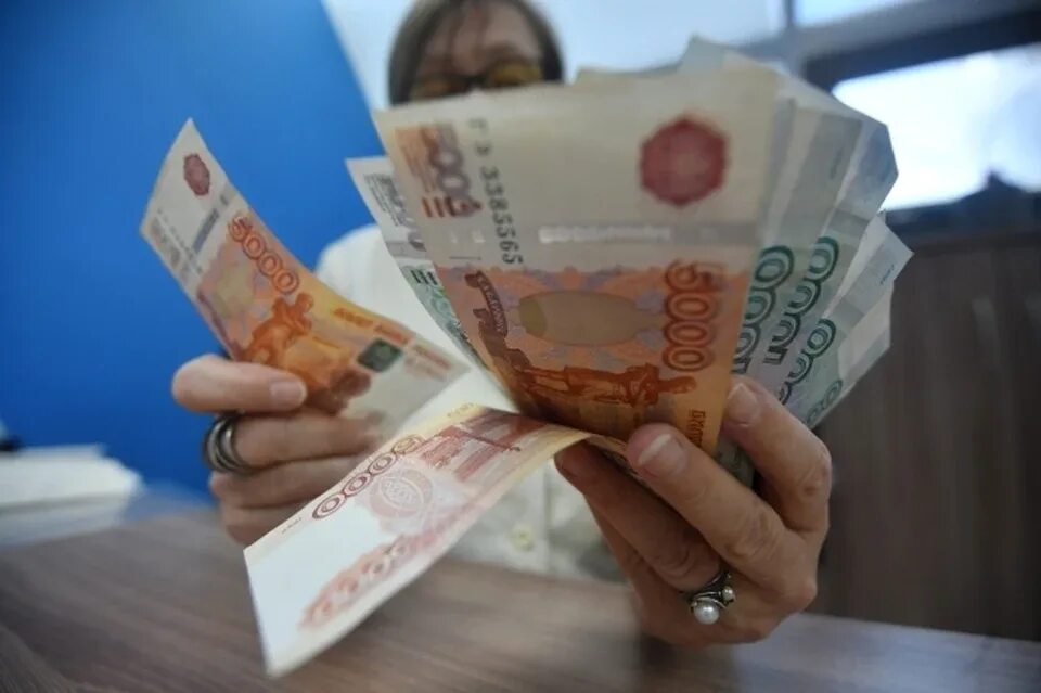 Выплата зарплаты в ржд в 2025. Майские выплаты на детей 2025 году. детские выплаты в мае. зарплата для детей. пособие на детей график.