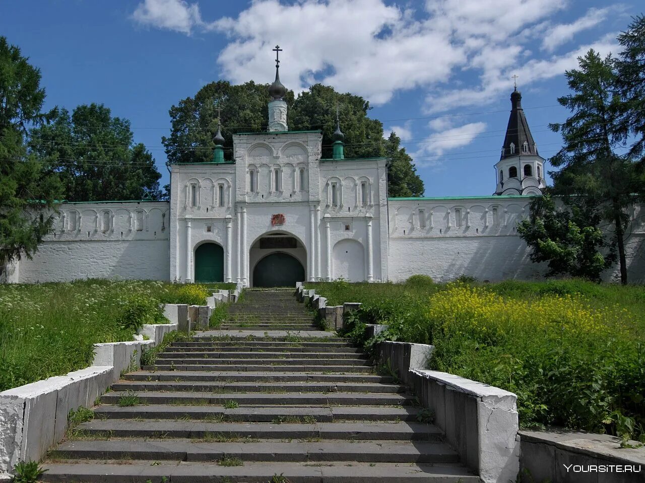 Город александров памятник александру невскому. Александровская слобода александров владимирская область. Александровская слобода достопримечательности александрова. Александрова слобода. Храм владимирской области городе александрове.
