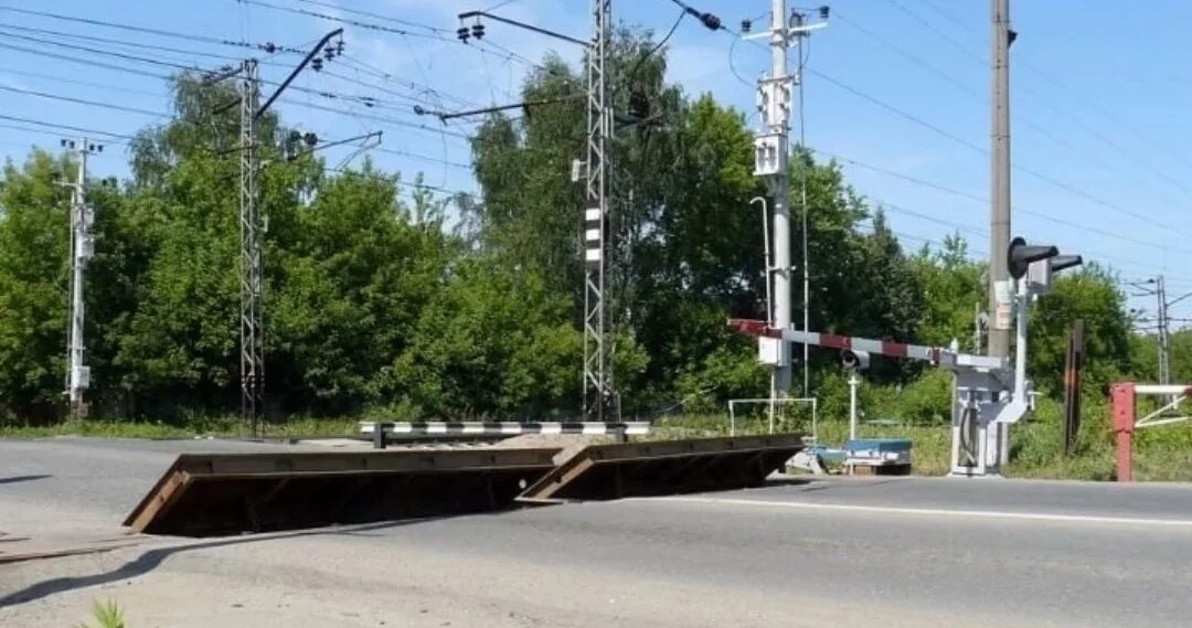 УЗП на железнодорожных переездах. Устройство заграждения переездов УЗП. Устройство заграждения железнодорожного переезда УЗП. Ж.Д. переезд с барьерами. Ограждение переезда