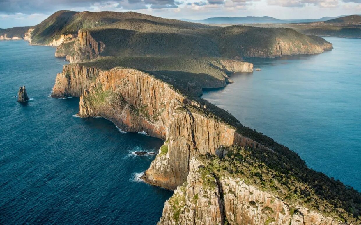 Остров на северо востоке австралии. Национальный парк Фрейсине Тасмания. Остров Тасмания Австралия. Национальный парк Тасман, Австралия. Австралия Континент остров Тасмания.