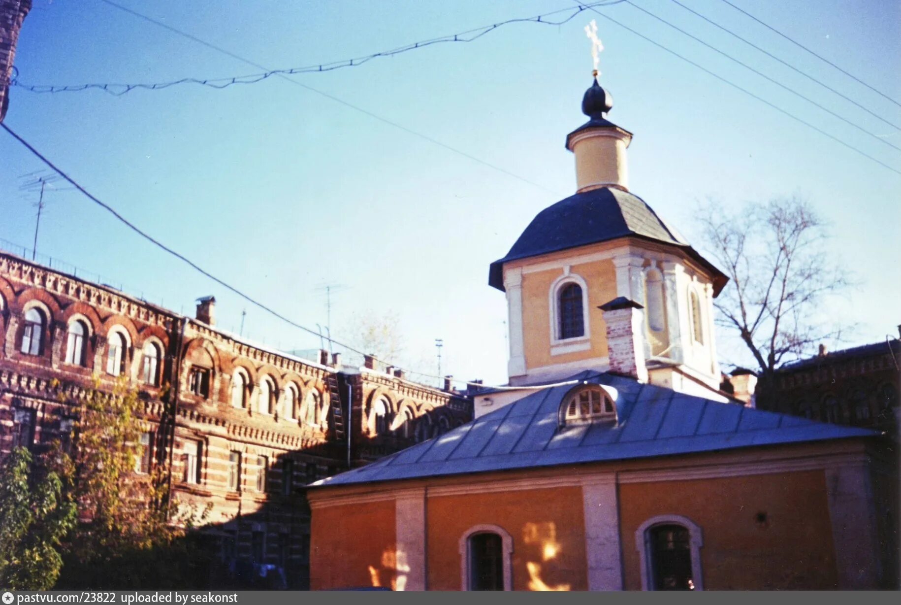 Храмов пер. Крапивенский переулок храм. крапивенский переулок петропавловская церковь. крапивинский переулок храм сергия. храм сергия радонежского в москве крапивки.