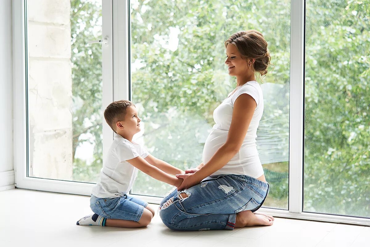 беременная с дочкой. фотосессия беременной с семьей на природе. идеи для беременной фотосессии. фотосессия беременных идеи. беременная фотосессия с ребенком.