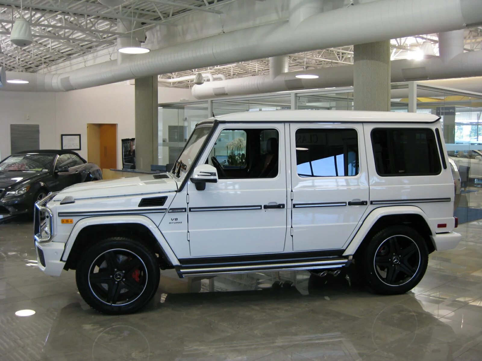 White g. G63 AMG белый. Mercedes g63 белый. Mercedes g-class AMG 63. Mercedes Benz g63 AMG White.