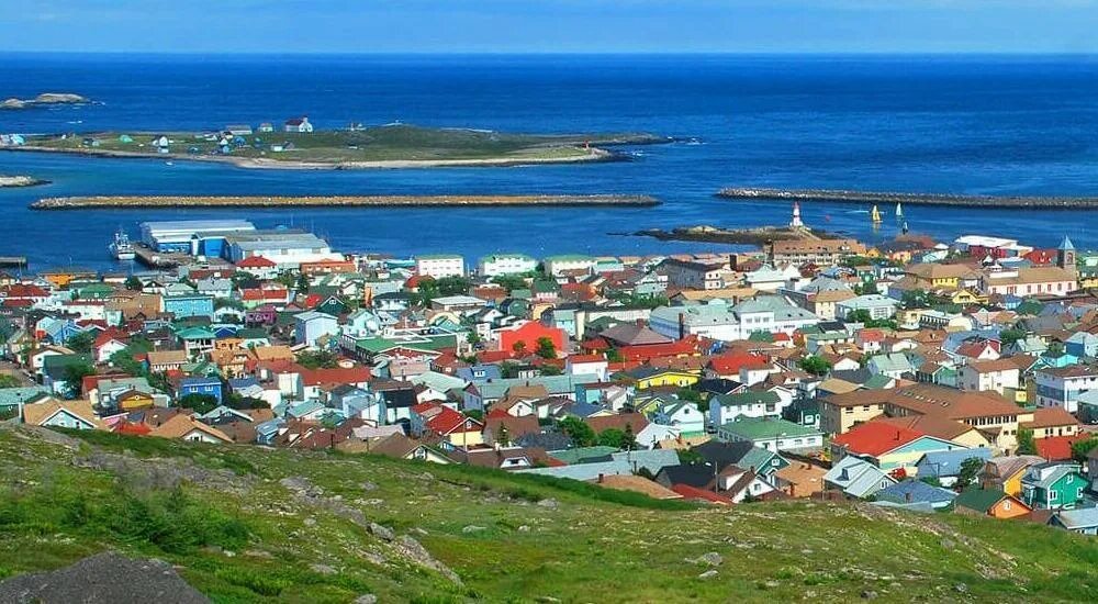 Сен пьер остров. Сен-Пьер и Микелон. Saint-Pierre, Saint Pierre and Miquelon. Острова сент Пьер и Микелон. Город сен Пьер остров сен Пьер и Микелон.