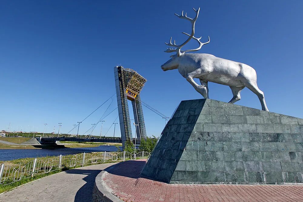 Памятник Северному оленю Салехард. Памятник Ямал Ноябрьск. Ненецкий автономный округ самый Северный памятник.
