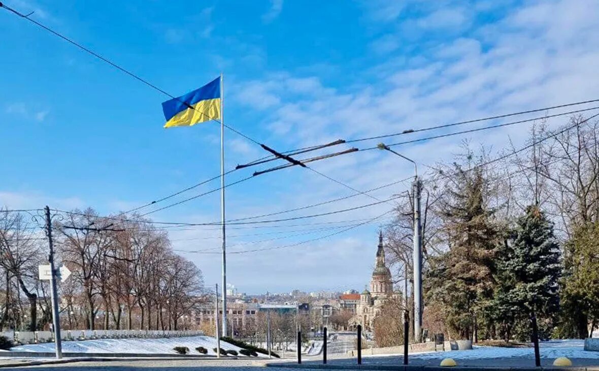 Украинские новости харьков. Российские войска в Харькове. Военные в администрации Харькова. Украинские военные в Харькове. Харьков украинский флаг.