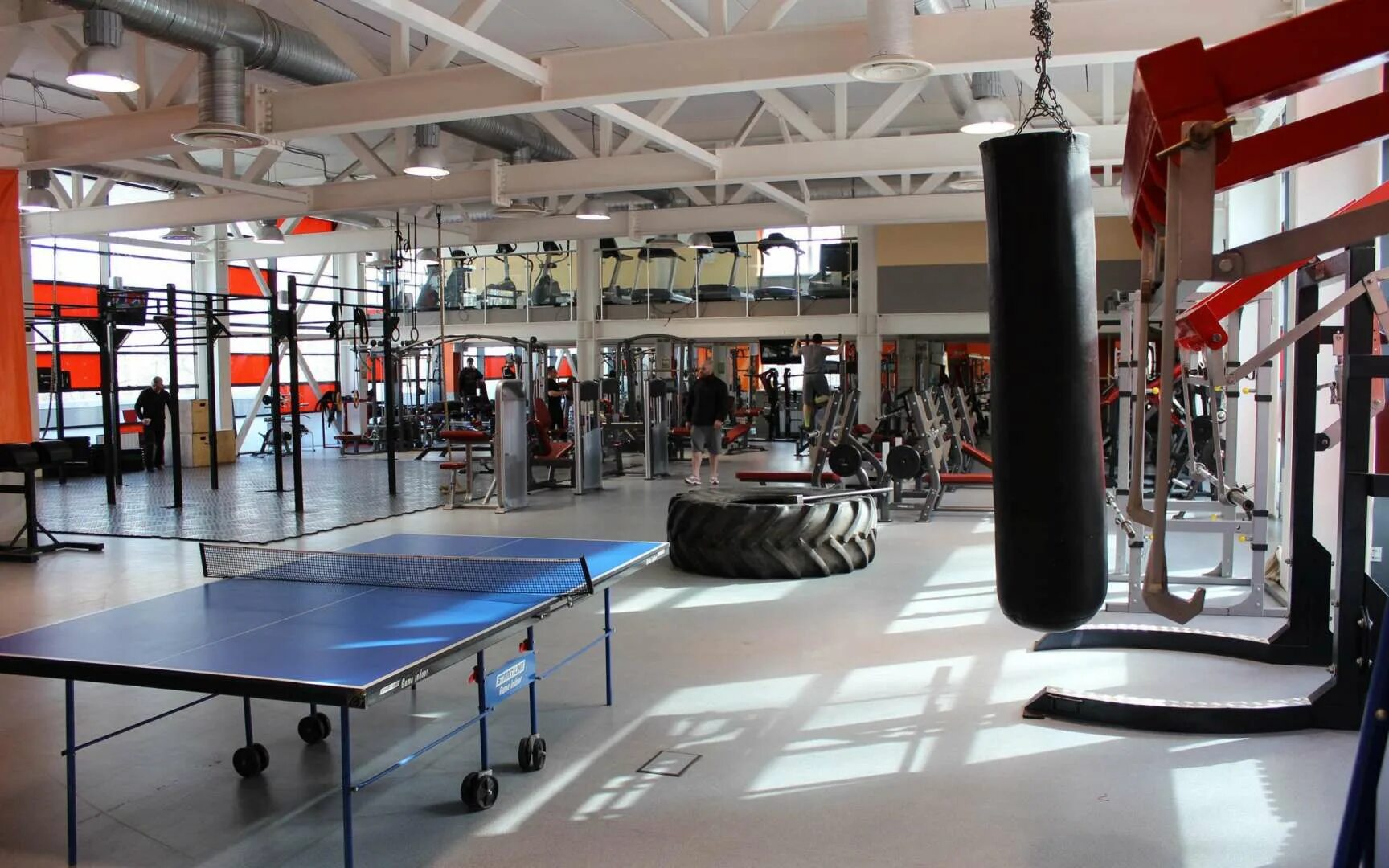 Спортивный комплекс виктори спорт. Тренажерный зал екатеринбург гантеля. Республиканская 1а екатеринбург. Тренажёрный зал уралмаш. Спортзал уралмаш.