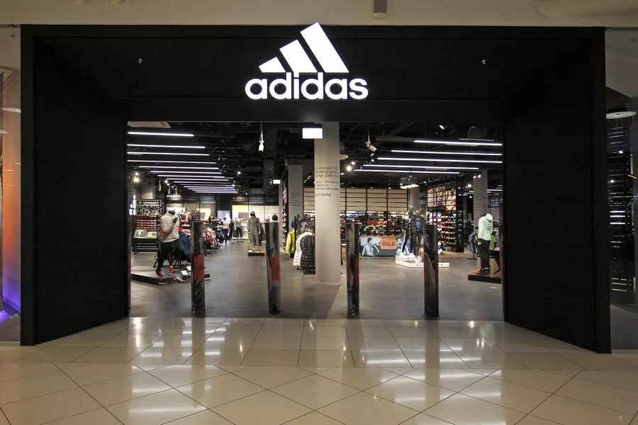 Магазин адидас. Фирменный магазин adidas. Магазин одежды адидас. Фотомагазин адидас. Адидас тц