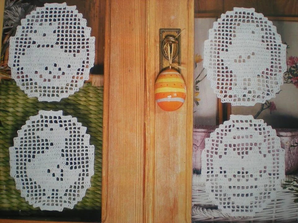 Пасхальная салфетка крючком в технике филейного вязания. Филейные салфетки пасхальные. Салфетка на Пасху крючком. Филейное вязание Пасха. Филейное вязание крючком Пасха.