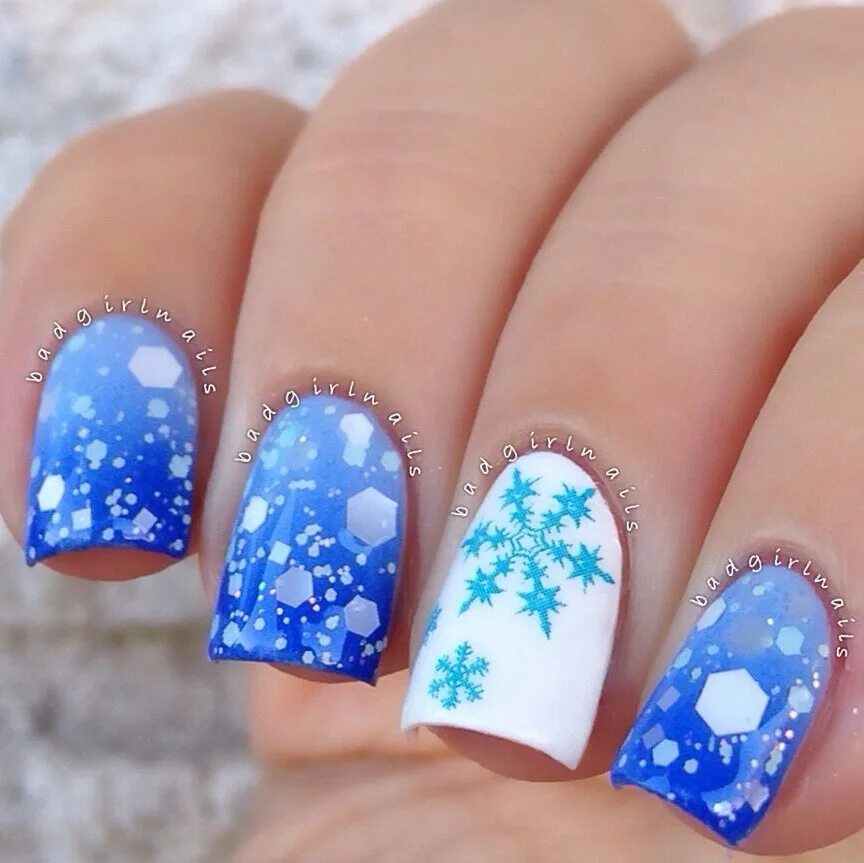 Зимние ногти дизайн. Зимние ногти. Зимний маникюр. Маникюр со снежинками. Снежинки на ногтях.