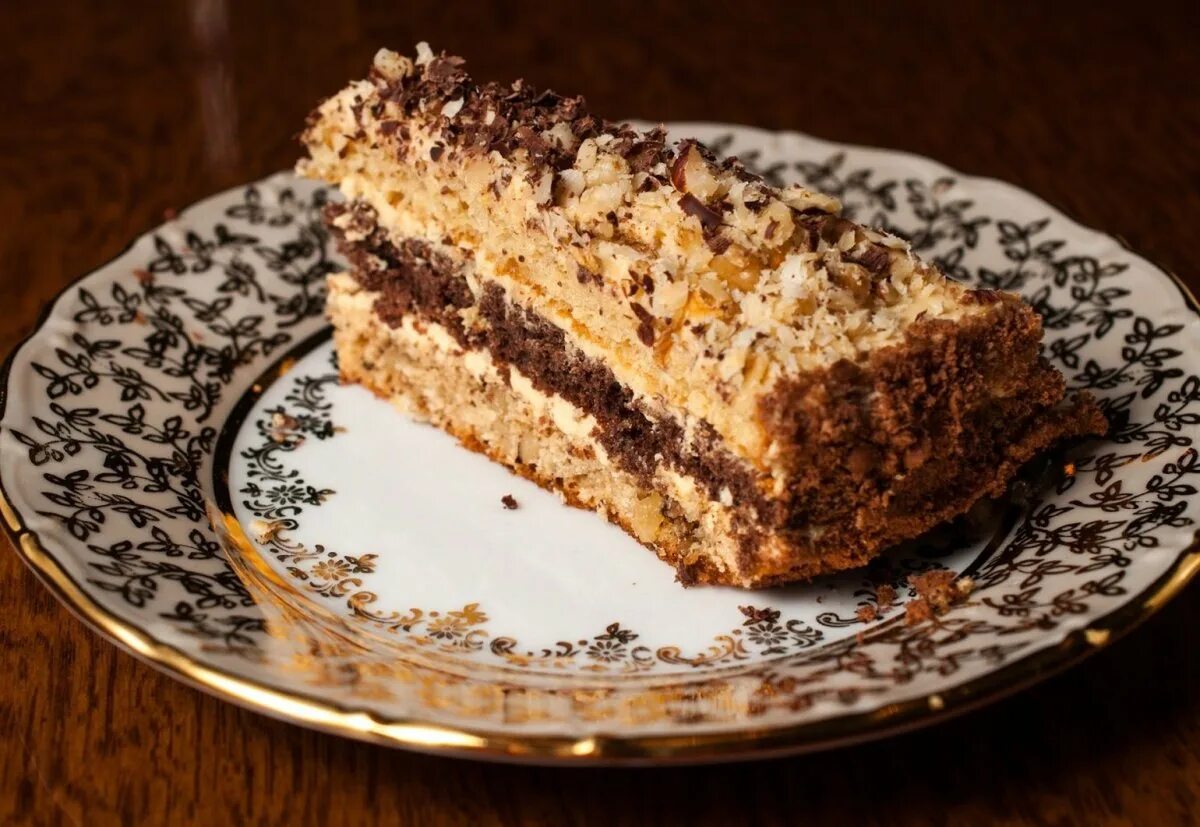 Вкусный домашний торт. Торт королевский медовик. Бисквит со сметанным кремом. Домашние торты. Домашние рецепты тортов пошагово с видео.