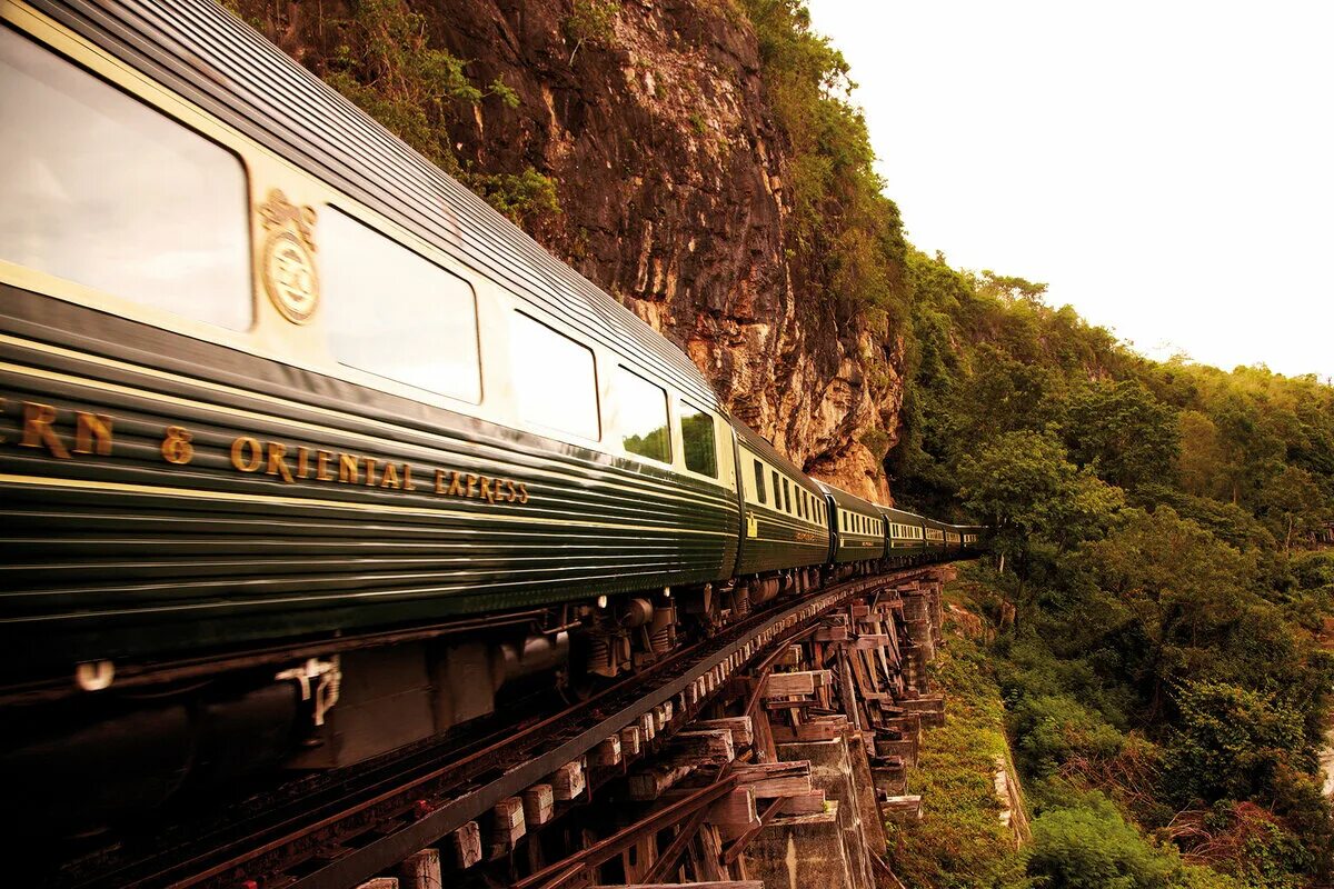 Поезд Eastern & oriental Express. Eastern & oriental Express (Таиланд / Сингапур). Туристический поезд Сингапур-Тайланд. Orient Express поезд. Путешествие на туристическом поезде