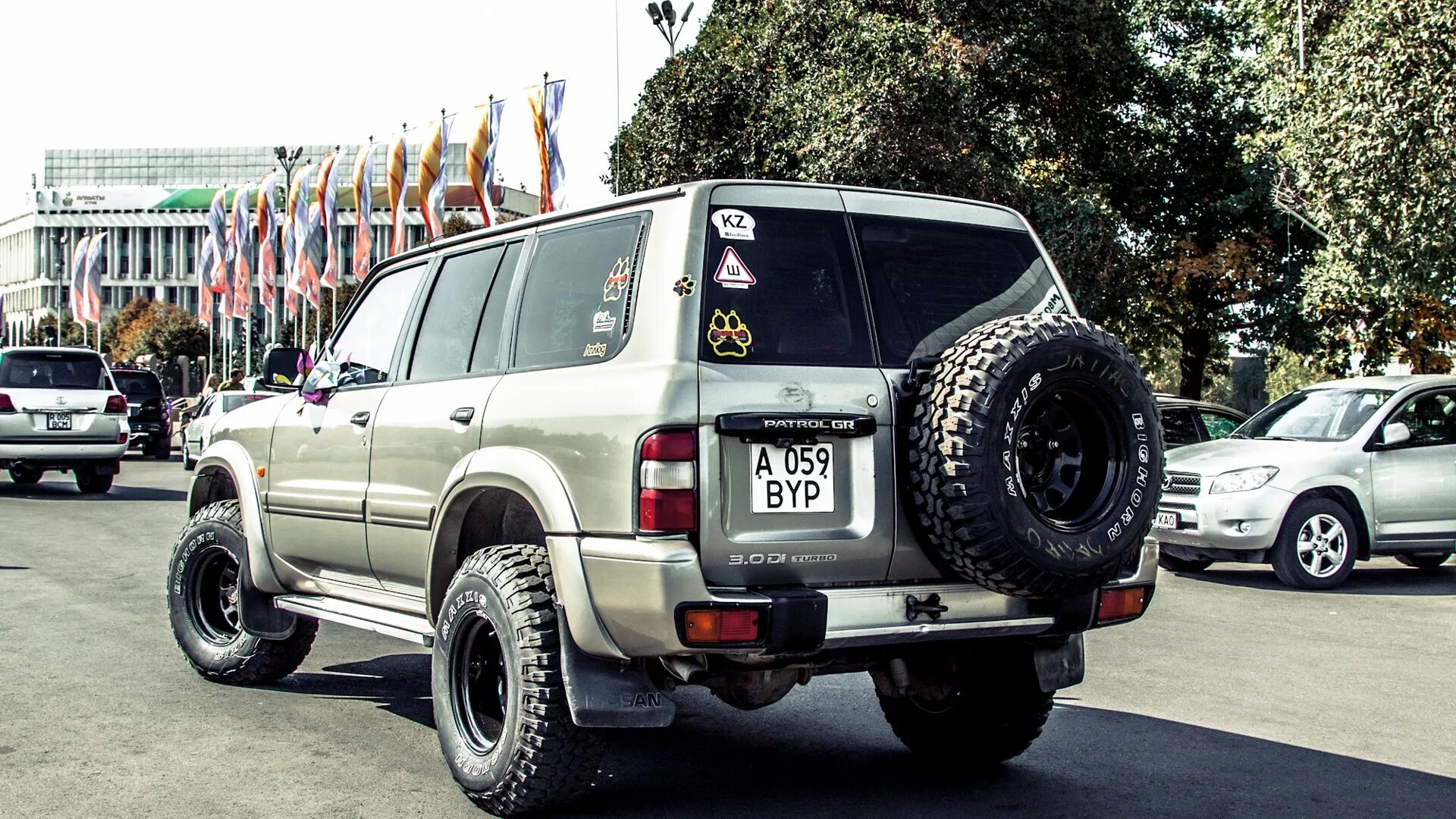 Ниссан Патрол gr2. Ниссан Патрол 2003. Nissan Patrol, 2000 на резине. Грязевая резина на Ниссан Патрол y61.