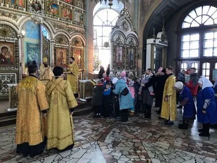 Богослужение в покровском храме