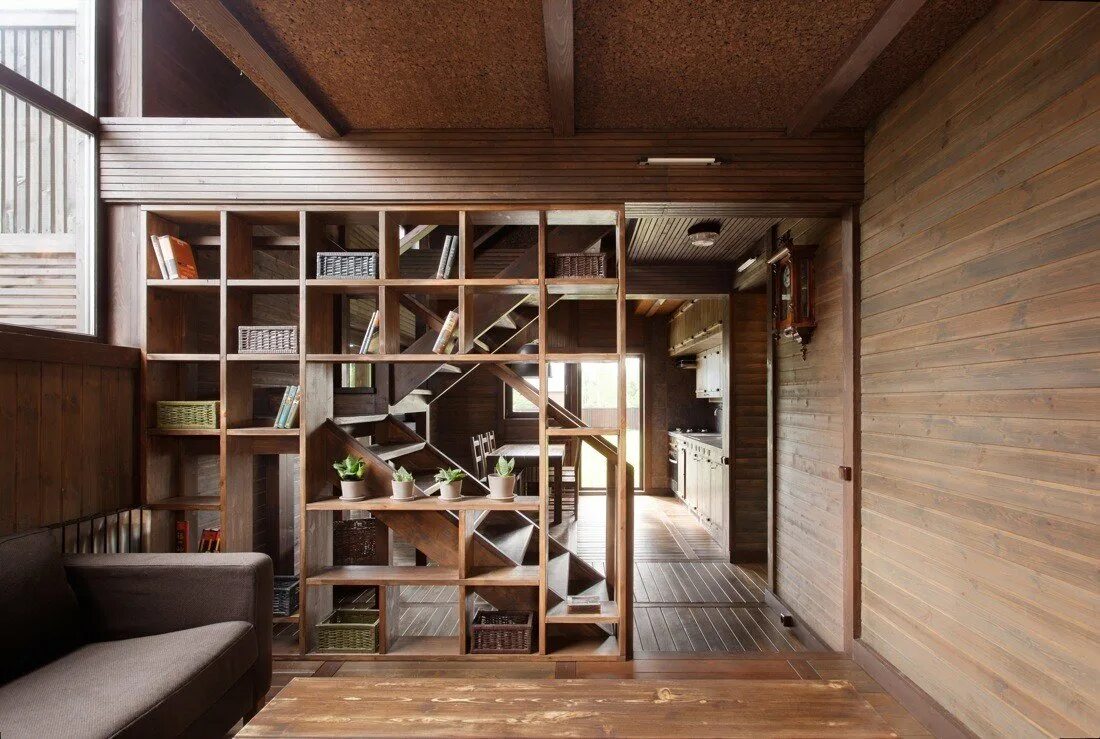 современная архитектура америки. современная терраса. внутренний дворик в частном доме. перегородка для зонирования из дерева. перголы юмис.