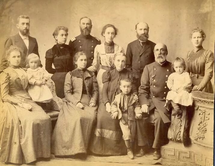 Среднего рода люди 18 век. Семья Купцов Мальцовы 1900. Многодетные семьи в Российской империи.