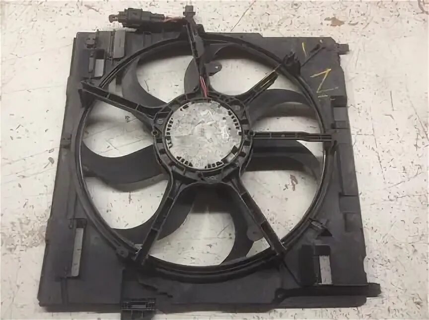 Bmw e70 30si блок вентилятора. Вентилятор bmw e70 3. Бмв е70 радиатор мимо покрышки. Кулер на е70. Электровентилятор bmw x6 e71 где находится.