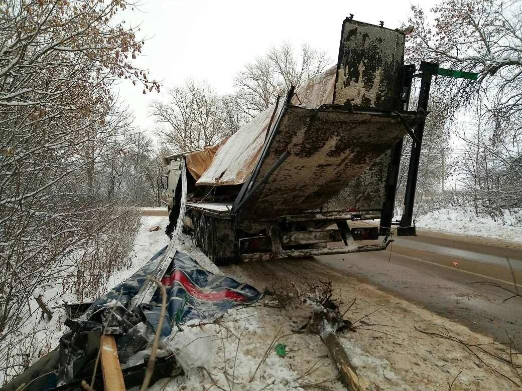 Что случилось в новомосковске сегодня. Что случилось в новомосковске сегодня. Авария в новомосковске сегодня на мосту. Дтп в новомосковске вчера. Смертельное дтп апрель 2020 киреевский район.