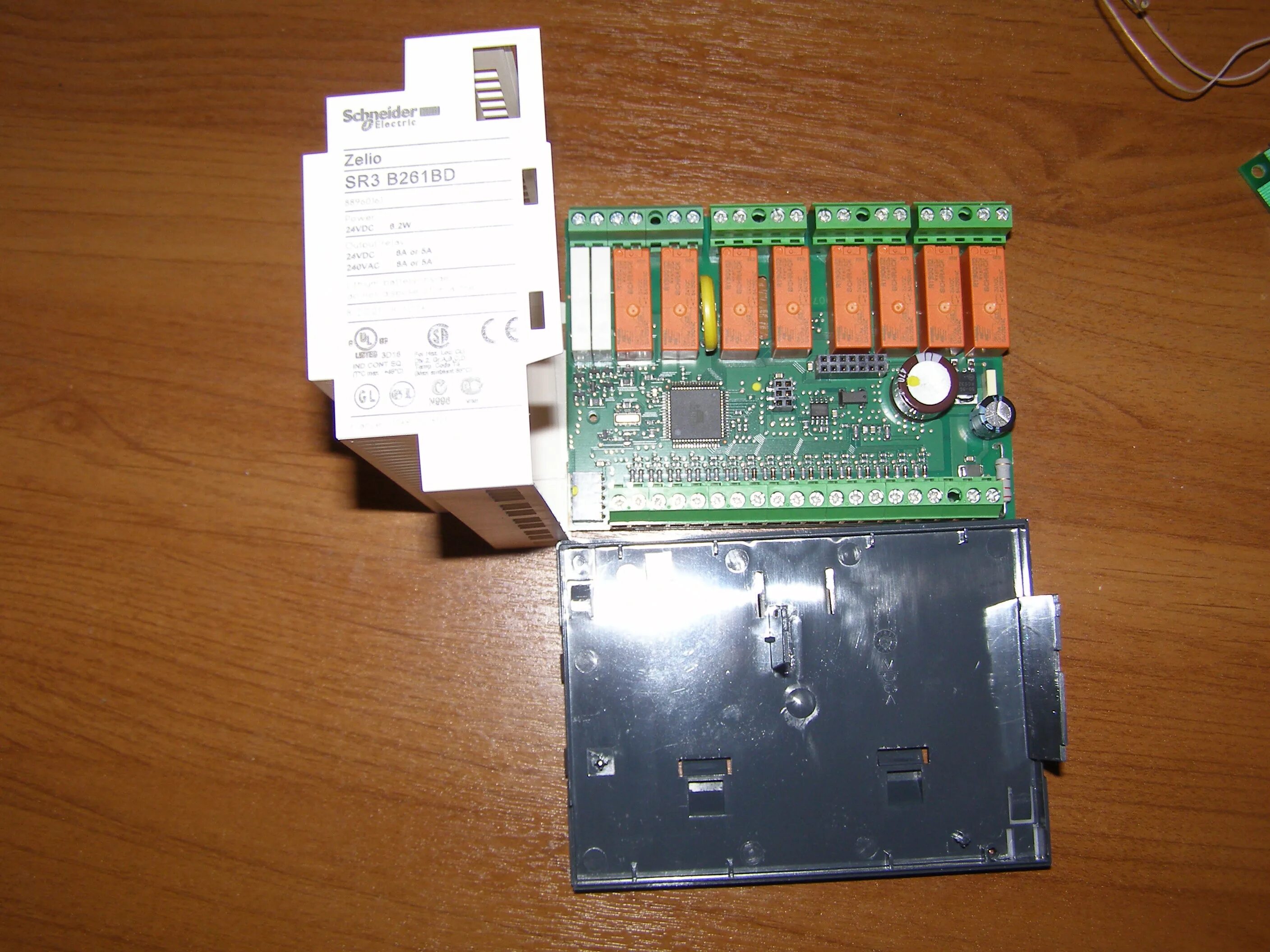 Schneider reverse 1999. Zelio sr2b121bd. sr3mbu01bd. zelio sr3b261bd. контроллер zelio sr2b121 schneider.