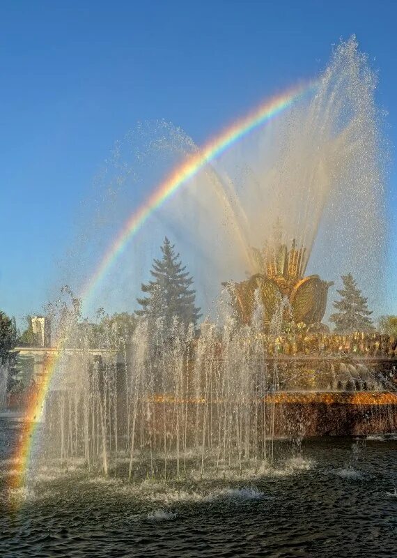 фонтан донецк радуга. фонтан набережная выборг радуга. танцующий фонтан в радуга. радуга в брызгах фонтана. радужный фонтан южная корея.