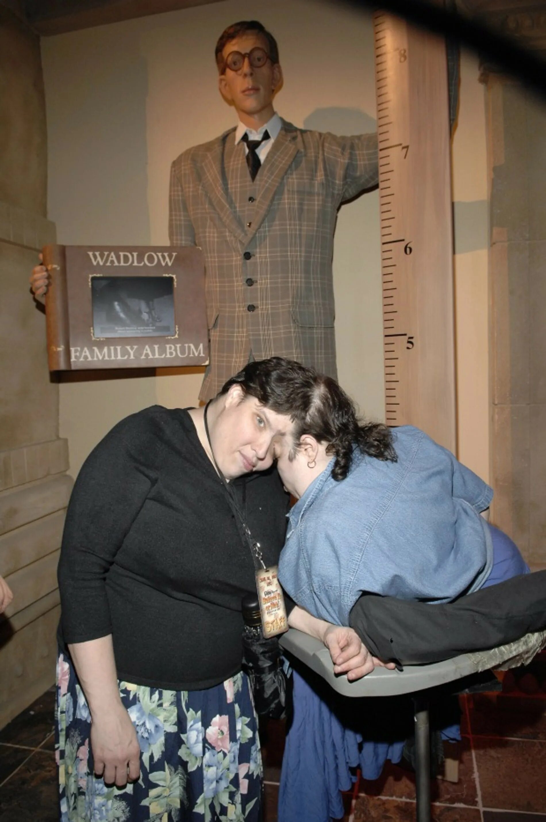 Лори и дори сиамские близнецы. Лори и дори сиамские близнецы. Сиамские близнецы лори и джордж шапелл. Сиамские близнецы лори и джордж шапелл. По сиамские близнецы лори и джордж клуни.