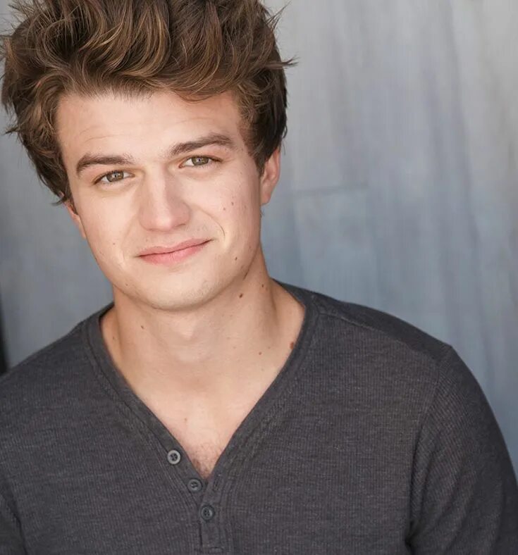 Joe keery. Джо кири стив. Джо кири фото. Джо кири сейчас. Пожарные чикаго эммет.