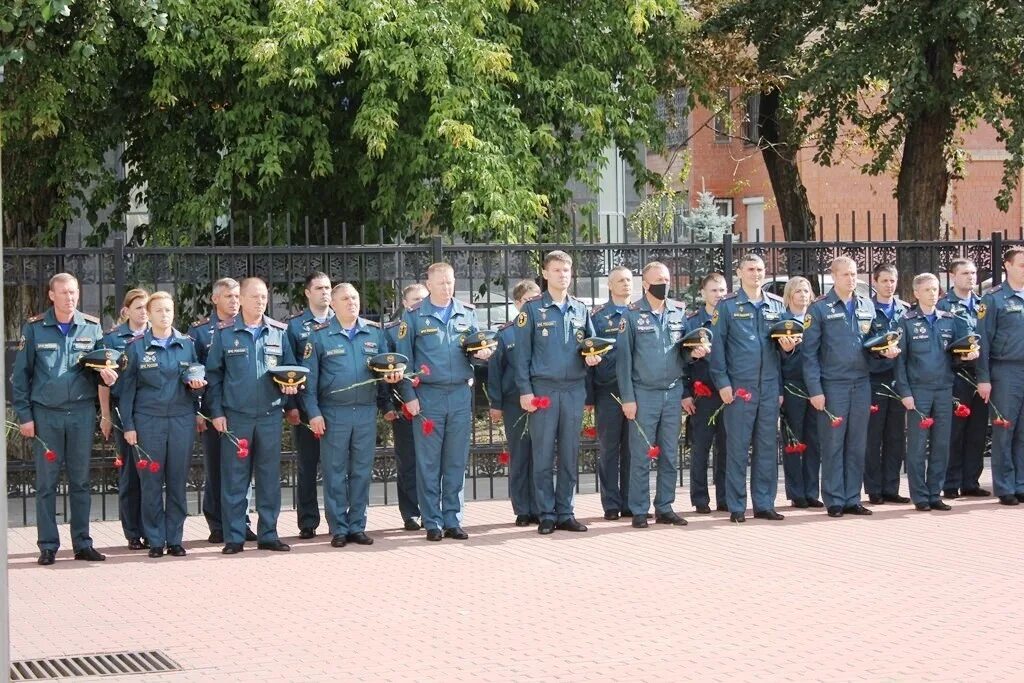 Главное управление мчс по челябинской. Мчс россии по челябинской области. мчс россии по челябинской области 72. главное управление мчс россии по челябинской области кураев. школа мчс имени зиничева в краснодаре.