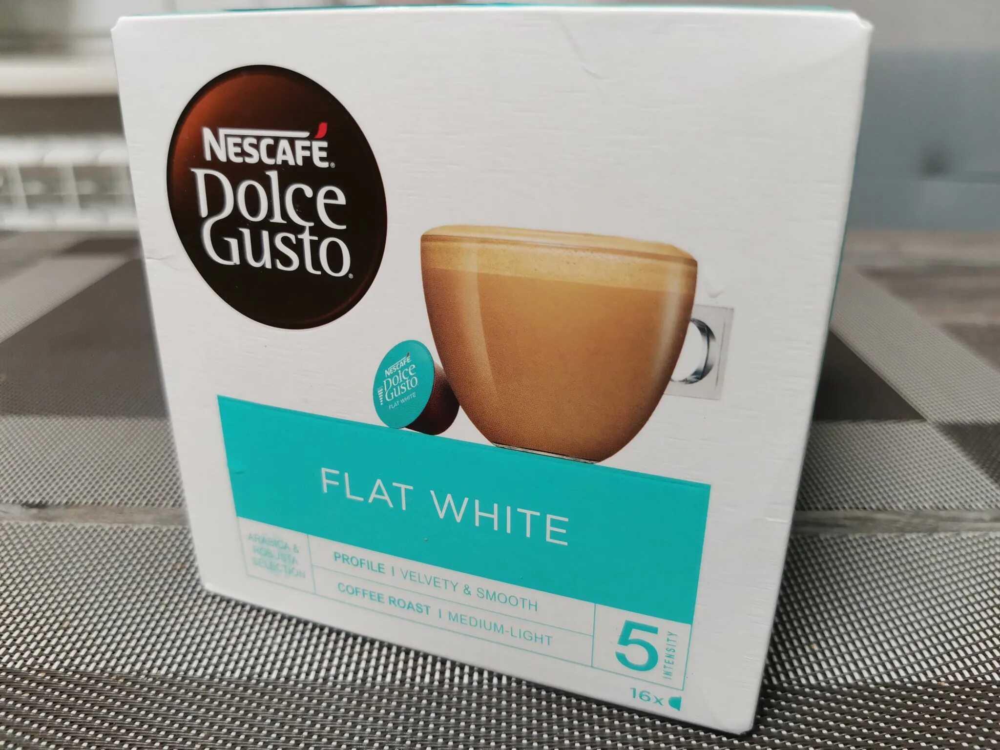 Dolce white. Nescafe Dolce gusto Flat White. Nescafe Dolce gusto флэт Уайт. Капсулы Дольче густо флэт Уайт. Dolce gusto Flat White 16kaps.