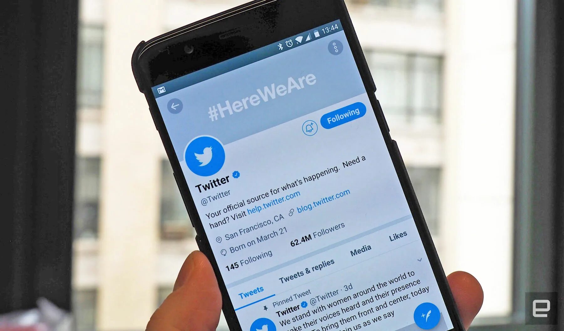 Твиттер телефон. Твиттер мобайл. Твиттер. Твиттер фотографии. Twitter.
