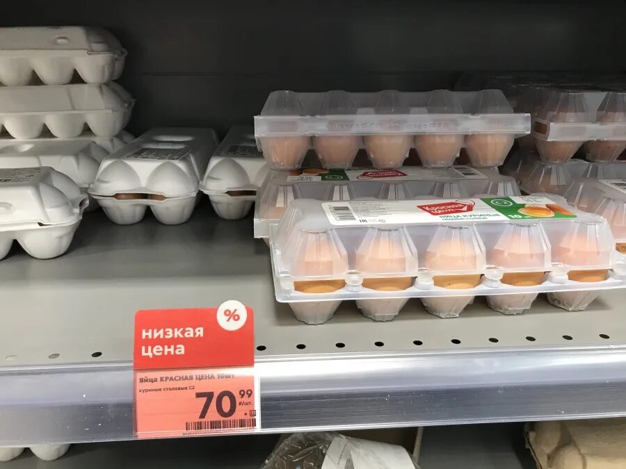 Десяток яиц пятерочка. Яйцо 1 категории в пятерочке. Яйца в пятерочке. Яйца в пятерочке. Сколько стоят 10 яиц в пятерочке.