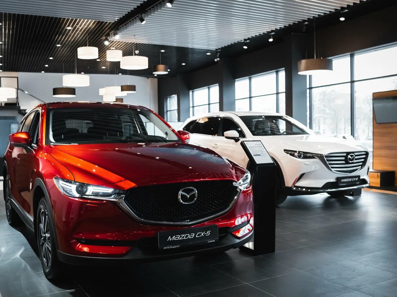 Mazda сайт. Мазда сх5 автосалон. Мазда АВТОСПЕЦЦЕНТР Каширка. Мазда СХ 4 дилер.