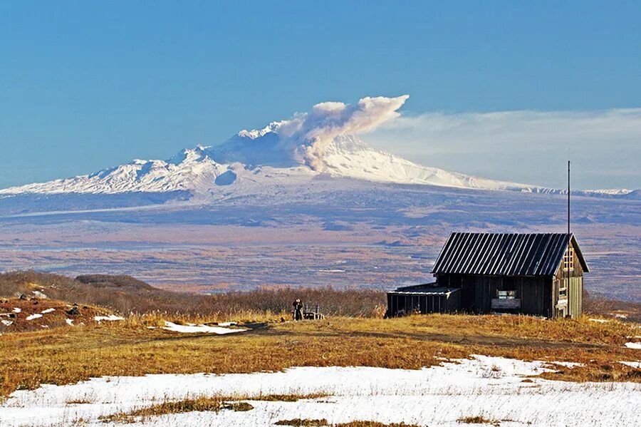 Поселок майский камчатский край. Ключевская сопка поселок ключи. Посёлок ключи камчатский край. Ключи петропавловск камчатский. Камчатка фото поселок.