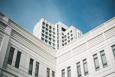 Архитектор белой стены