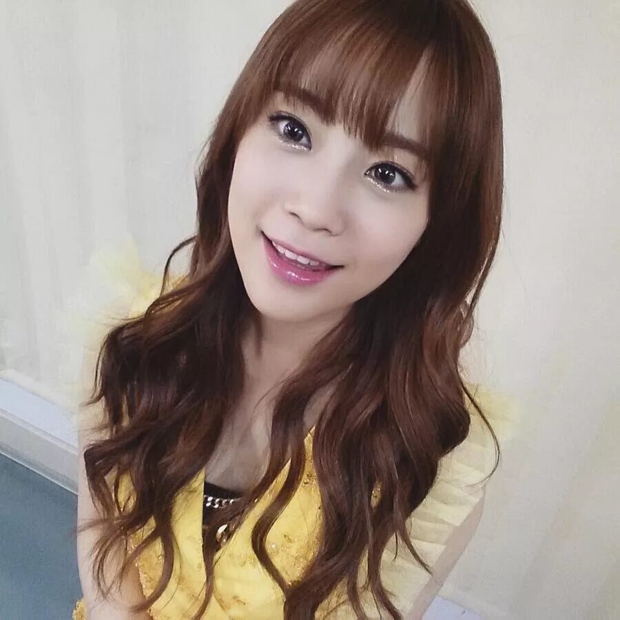 Lee youngji small girl. Хо ён джи певица. Лим джи-ён. Ли ён джи рэперша. Lee youngji.