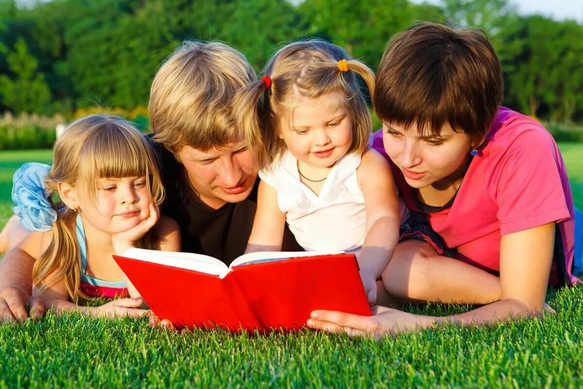 Стать родителями читающего. Родители и дети. Лето с книгой. Книги для детей. Дети вместе.