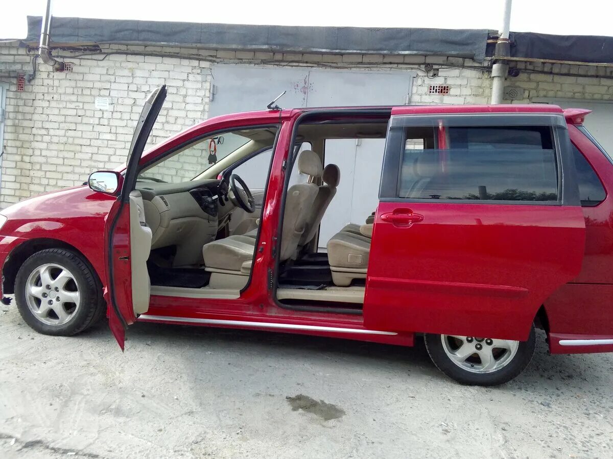 Продажа мазда мпв. Мазда MPV красная. Мазда МПВ 2. Двери для Mazda MPV 2001. Мазда МПВ красного цвета.