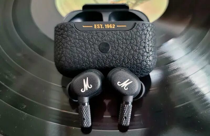 C. Наушники marshal motif a. C. C. Marshall motif black.