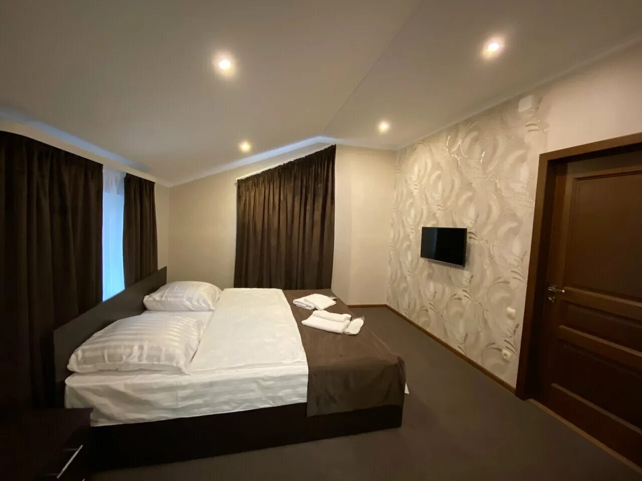 гостиница малибу омск. гостиница девяткино на сутки. мини отель в большом городе. гостиница в девяткино. мини гостиница у маши в девяткино.