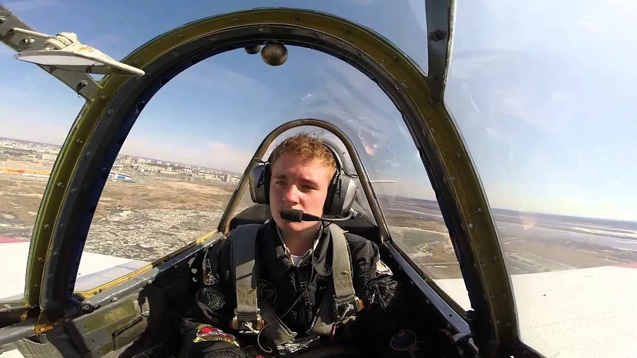Пилот эфир. Иван барсов пилотажная группа. пилотажная группа барсы сургут. пилот евгений барсов. иван барсов сургут.