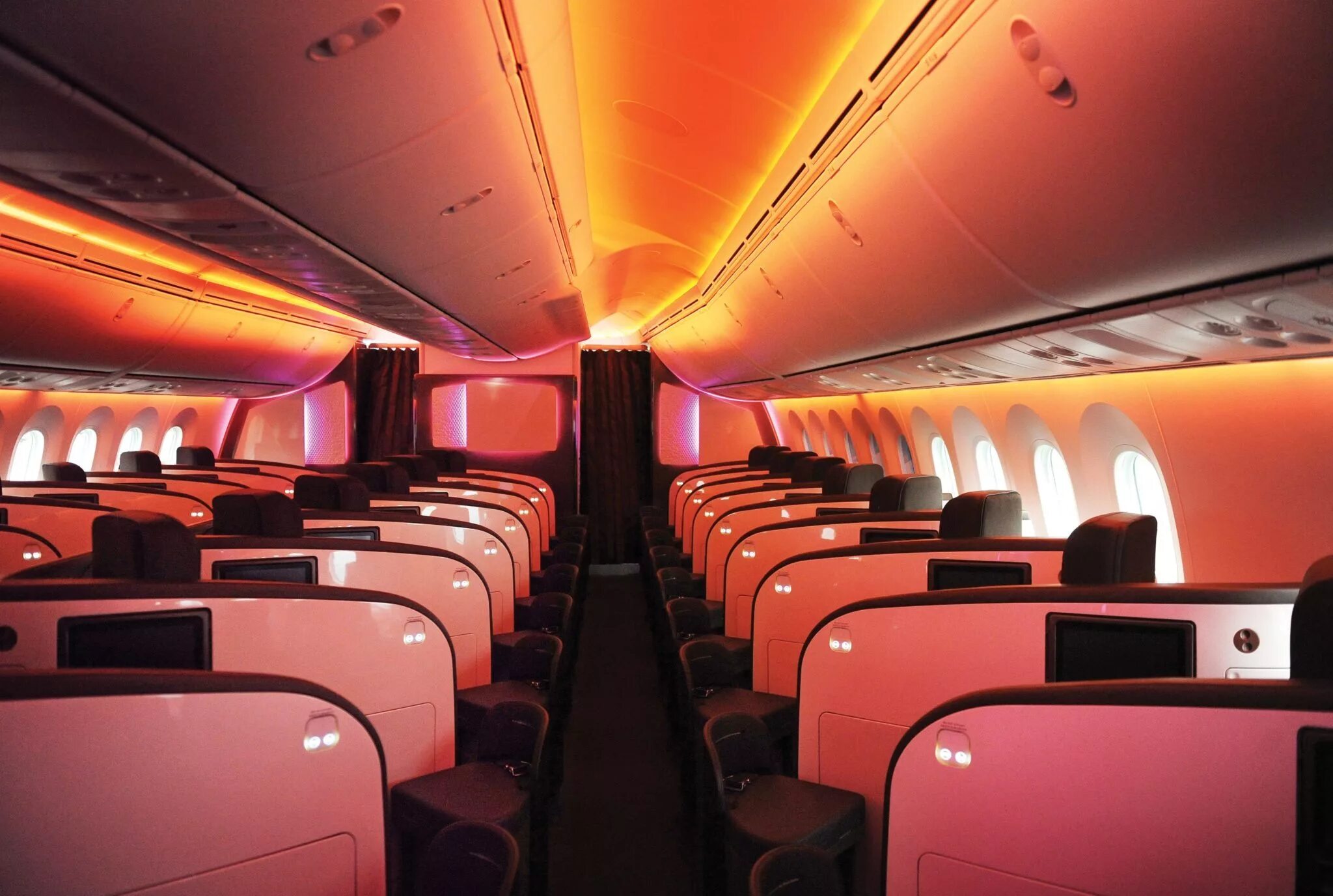 Салон самолета внутри. Virgin Atlantic Airways салон. Салон самолета Катар а320. Airbus a350 салон. Airbus a320 салон.