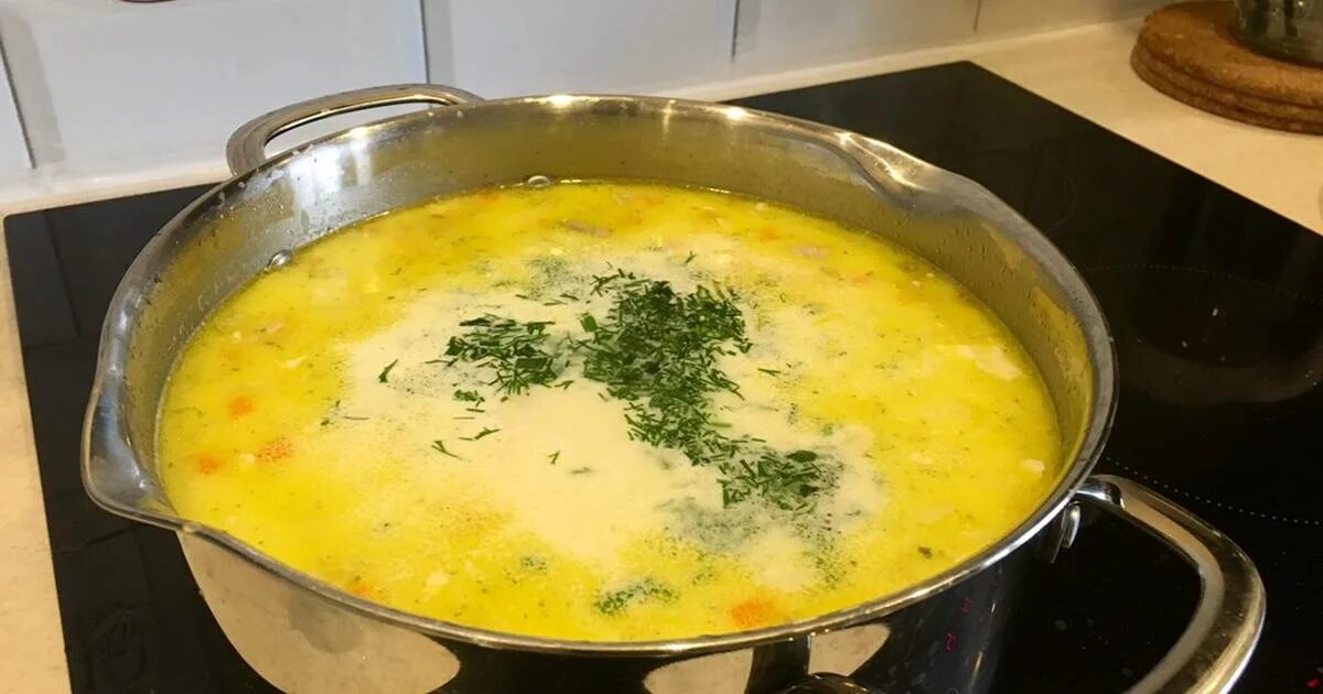 почему вылила суп. суп с яичными белками. почему вылила суп. израильский суп. сырный суп на плите.