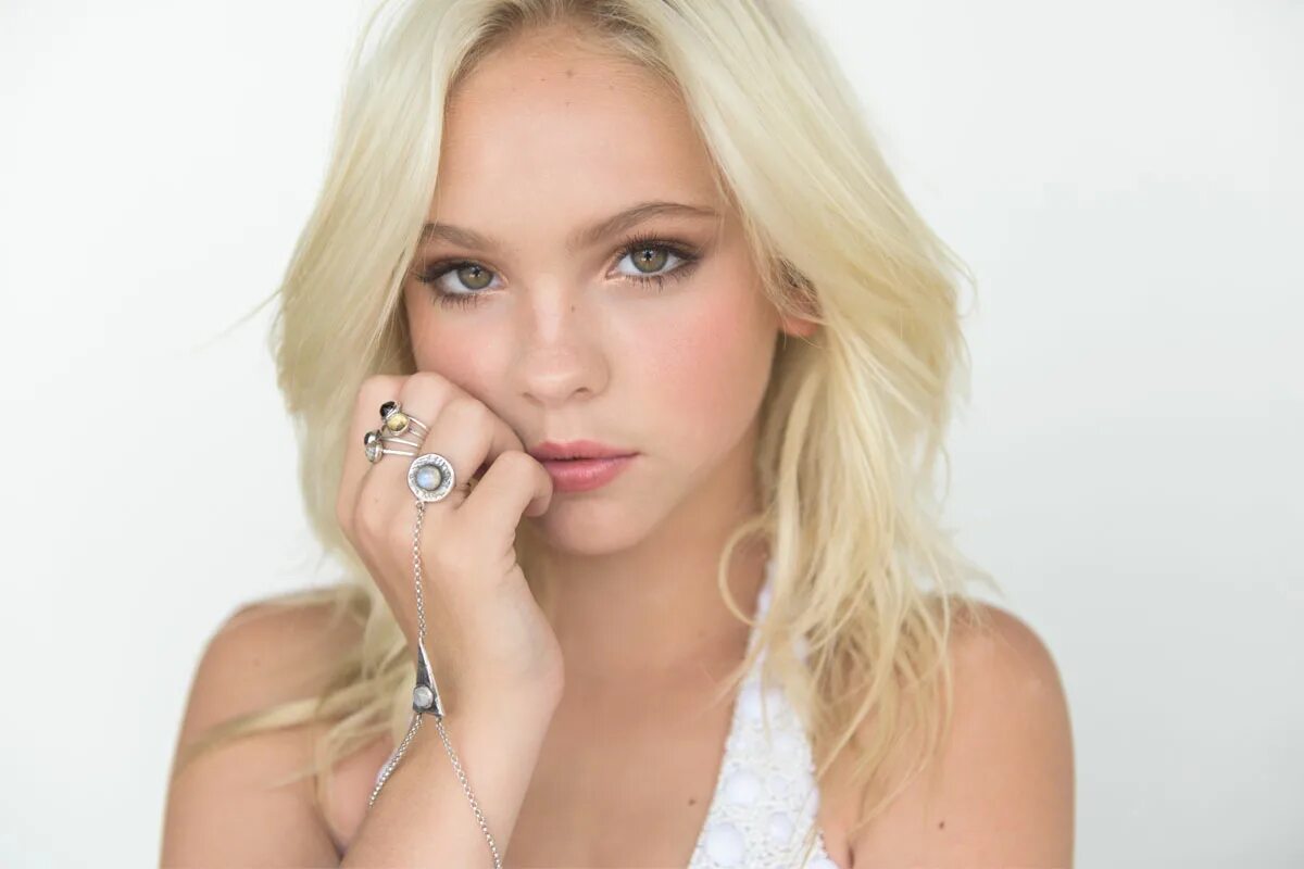 Jordynn lynn. Джардин Джонс. Jordyn. Jordyn Jones portrait. Jordyn Jones tik Tok.