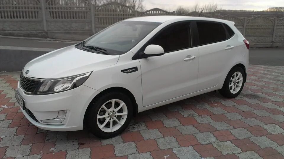 Kia Rio 5 dors 2012. Kia Rio в пределах 300000. Киа Ресанта. Ке 5 машины Киа Рио. Кия рио купить с пробегом на авито