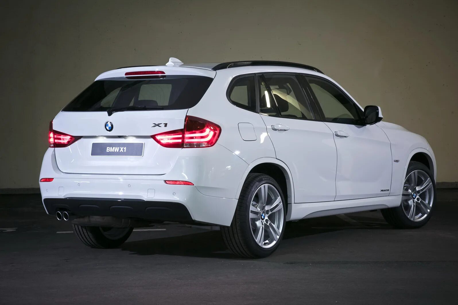 Диски и колеса на бмв х 6. Оригинальный x1. Оригинальный x1. Новый bmw x1. Оригинальный x1.