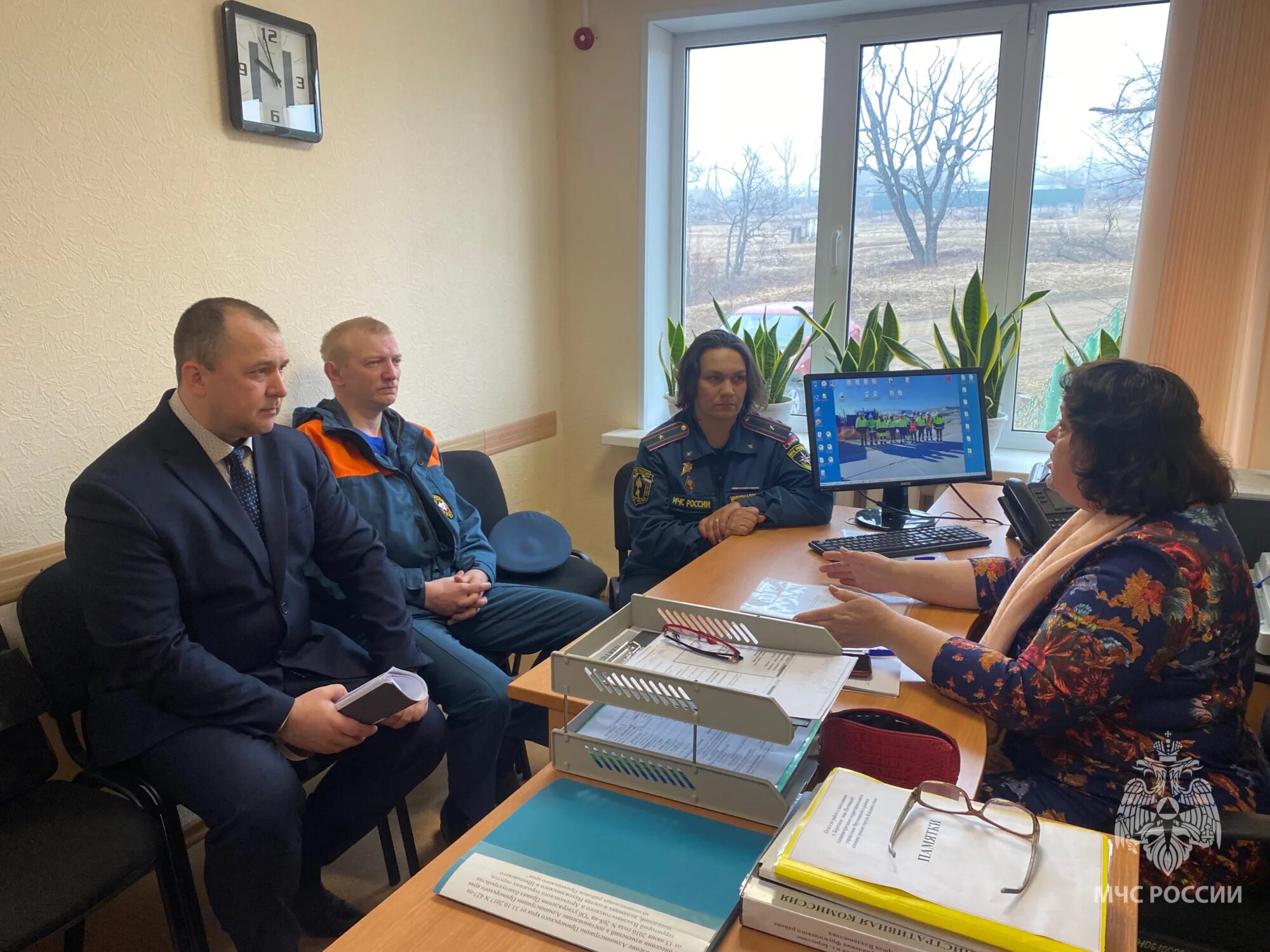 Сотрудник МЧС. Села сотрудники. Сотрудники администрации города Владивостока. Онд МЧС.